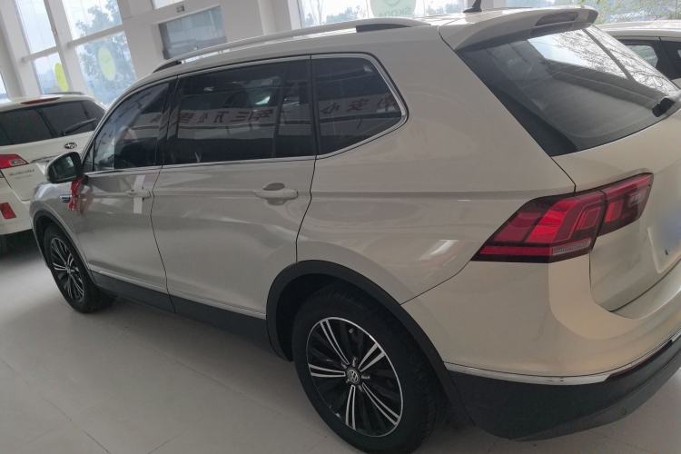 Used Volkswagen Tiguan L 2019 Updated Version 330TSI Automatic Two-Wheel Drive Panoramic Comfort Edition China VI Standard Left Side