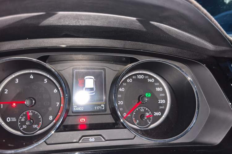 Used Volkswagen Tiguan L 2019 330TSI Automatic Two-Wheel Drive Panoramic Comfort Edition China VI Standard Odometer Close Up