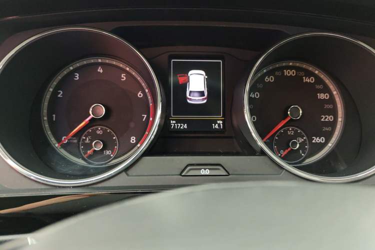 Used Volkswagen Tiguan L 2019 330TSI Automatic Two-Wheel Drive Smart Luxury Version China VI Standard Odometer Close Up