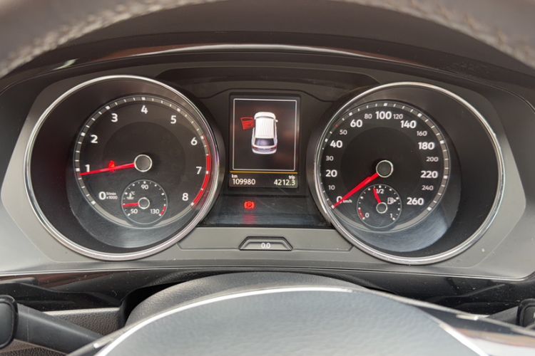 Used Volkswagen Tiguan L 2019 330TSI Automatic Two-Wheel Drive Panoramic Comfort Edition China VI Standard Odometer Close Up