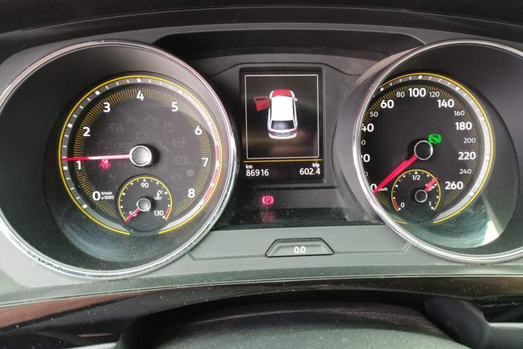 Used Volkswagen Tiguan L 2019 330TSI Automatic Two-Wheel Drive Smart Luxury Version China VI Standard Odometer Close Up