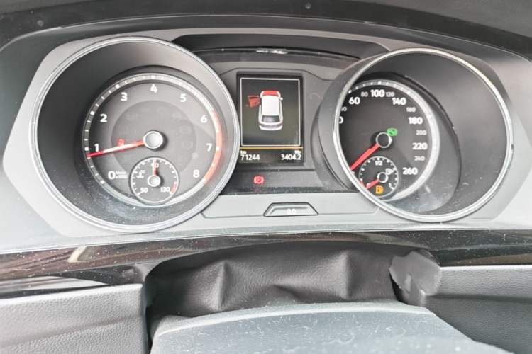 Used Volkswagen Tiguan L 2019 330TSI Automatic Two-Wheel Drive Panoramic Comfort Edition China V Standard Odometer Close Up