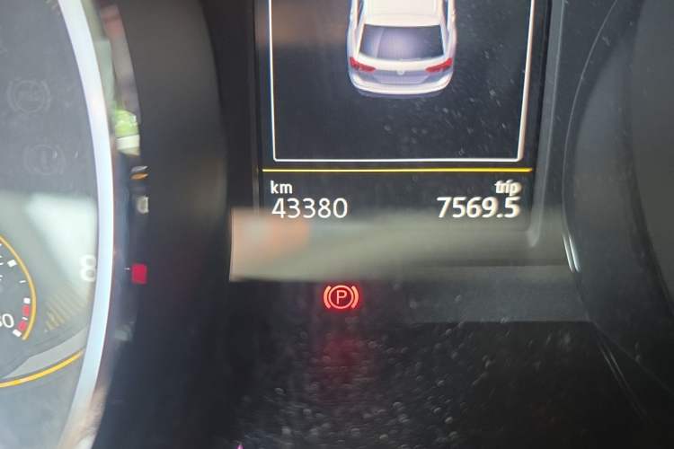 Used Volkswagen Tiguan L 2019 330TSI Automatic Two-Wheel Drive Panoramic Comfort Edition China VI Standard Odometer Close Up