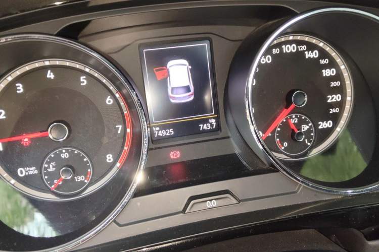 Used Volkswagen Tiguan L 2019 330TSI Automatic Two-Wheel Drive Panoramic Comfort Edition China VI Standard Odometer Close Up