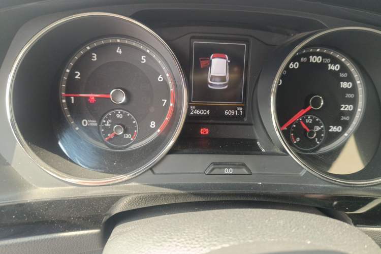 Used Volkswagen Tiguan L 2019 330TSI Automatic Two-Wheel Drive Panoramic Comfort Edition China VI Standard Odometer Close Up