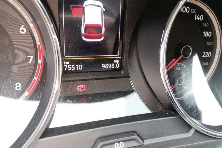 Used Volkswagen Tiguan L 2019 330TSI Automatic Two-Wheel Drive Smart Luxury Version China VI Standard Odometer Close Up