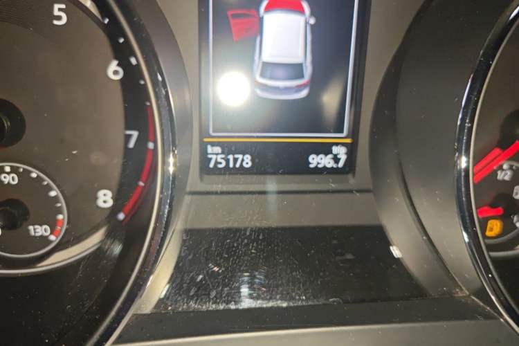 Used Volkswagen Tiguan L 2019 330TSI Automatic Two-Wheel Drive Panoramic Comfort Edition China VI Standard Odometer Close Up