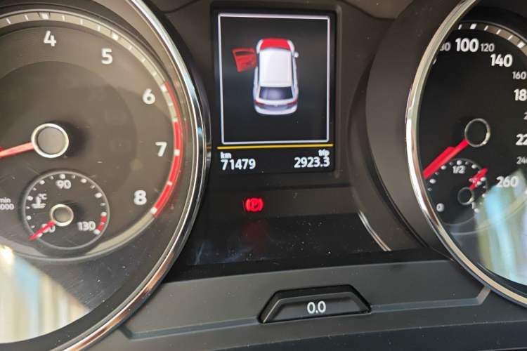 Used Volkswagen Tiguan L 2019 330TSI Automatic Two-Wheel Drive Smart Luxury Version China VI Standard Odometer Close Up