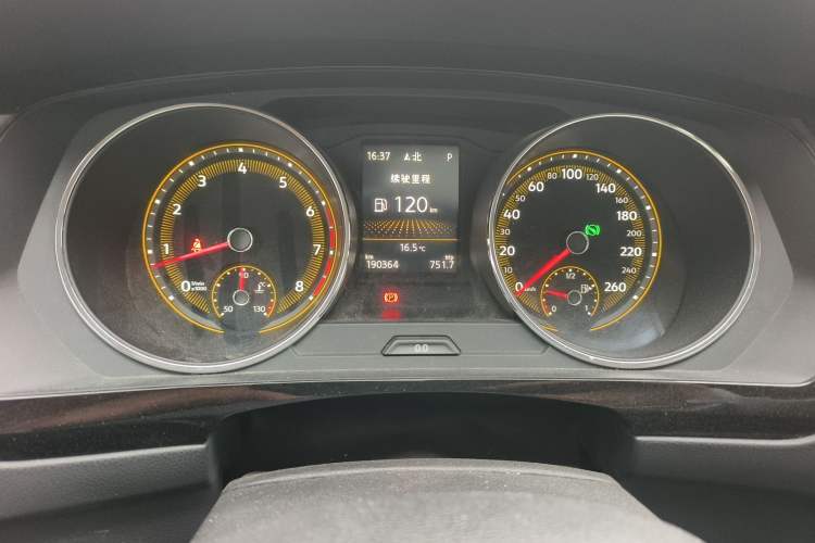 Used Volkswagen Tiguan L 2019 Updated Version 330TSI Automatic Two-Wheel Drive Panoramic Comfort Edition China VI Standard Odometer Close Up