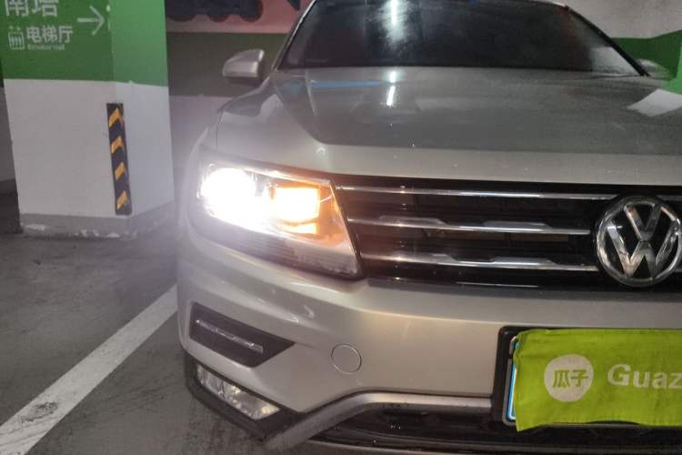 Used Volkswagen Tiguan L 2019 Updated Version 330TSI Automatic Two-Wheel Drive Panoramic Comfort Edition China VI Standard Right Front Headlight