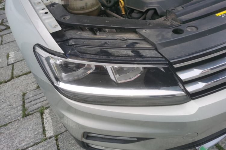 Used Volkswagen Tiguan L 2019 Updated Version 330TSI Automatic Two-Wheel Drive Panoramic Comfort Edition China VI Standard Right Front Headlight