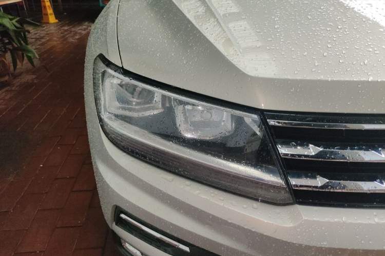 Used Volkswagen Tiguan L 2019 Revised Version 280TSI Automatic Two-Wheel Drive Panoramic Comfort Edition China VI Standard Right Front Headlight