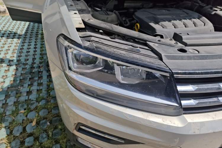 Used Volkswagen Tiguan L 2019 Revised Version 330TSI Automatic Two-Wheel Drive Panoramic Comfort Edition China V Standard Right Front Headlight