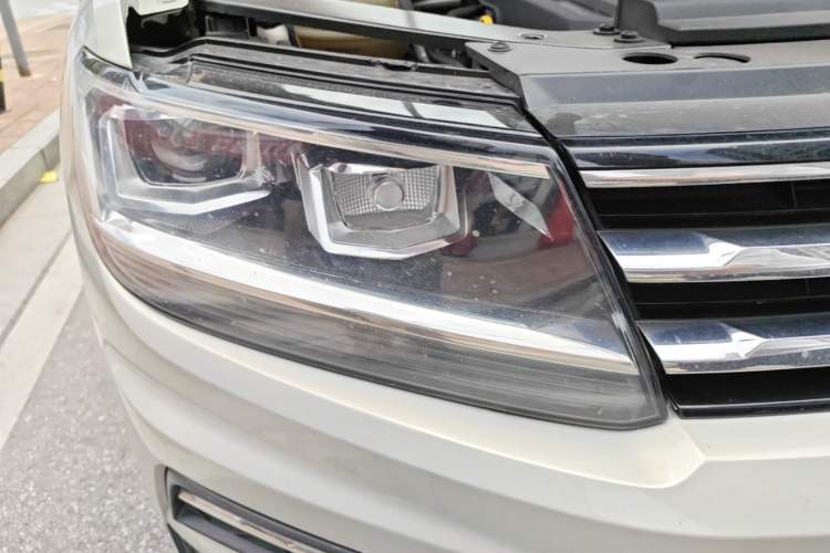 Used Volkswagen Tiguan L 2019 330TSI Automatic Two-Wheel Drive Panoramic Comfort Edition China V Standard Right Front Headlight