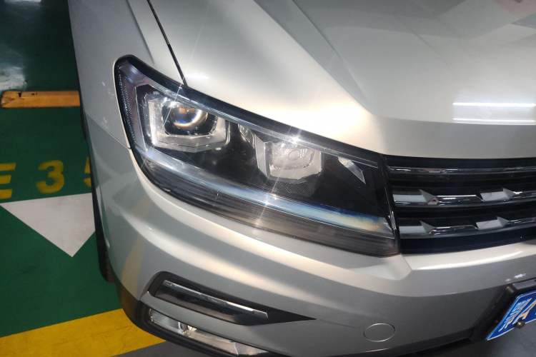 Used Volkswagen Tiguan L 2019 330TSI Automatic Two-Wheel Drive Smart Luxury Version China VI Standard Right Front Headlight
