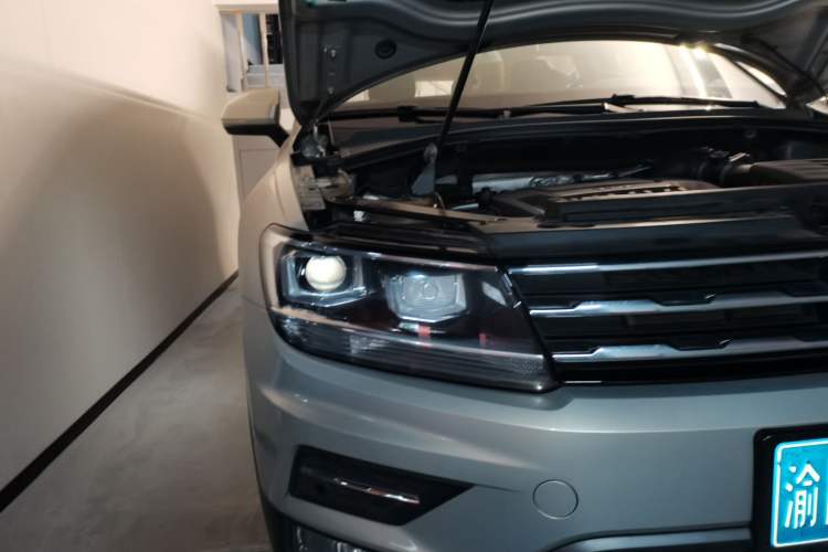 Used Volkswagen Tiguan L 2019 330TSI Automatic Two-Wheel Drive Smart Luxury Version China VI Standard Right Front Headlight