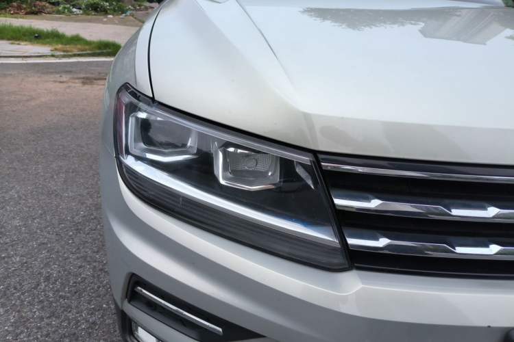 Used Volkswagen Tiguan L 2019 Revised 330TSI Automatic Two-Wheel Drive Smart & Luxury Edition China VI Standard Right Front Headlight