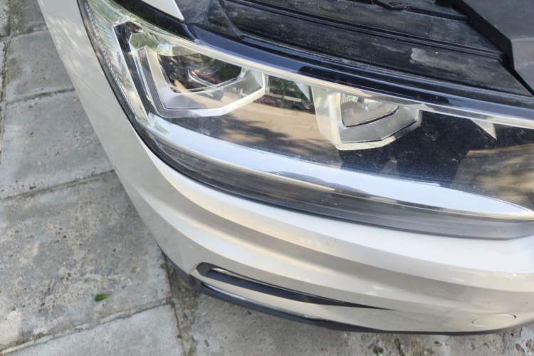 Used Volkswagen Tiguan L 2019 330TSI Automatic Two-Wheel Drive Smart Luxury Version China V Emission Standard Right Front Headlight