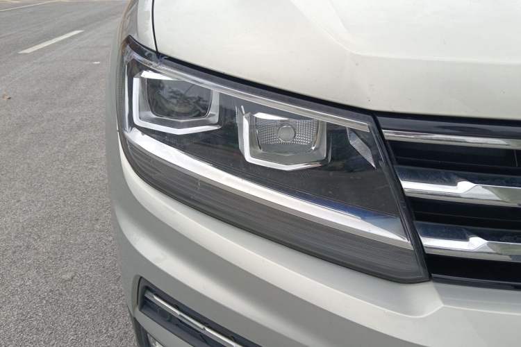Used Volkswagen Tiguan L 2019 330TSI Automatic Two-Wheel Drive Smart Luxury Version China VI Standard Right Front Headlight