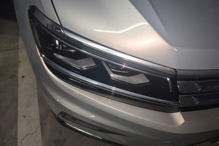 Used Volkswagen Tiguan L 2019 380TSI Automatic All-Wheel Drive Intelligent Luxury Version China V Standard Right Front Headlight