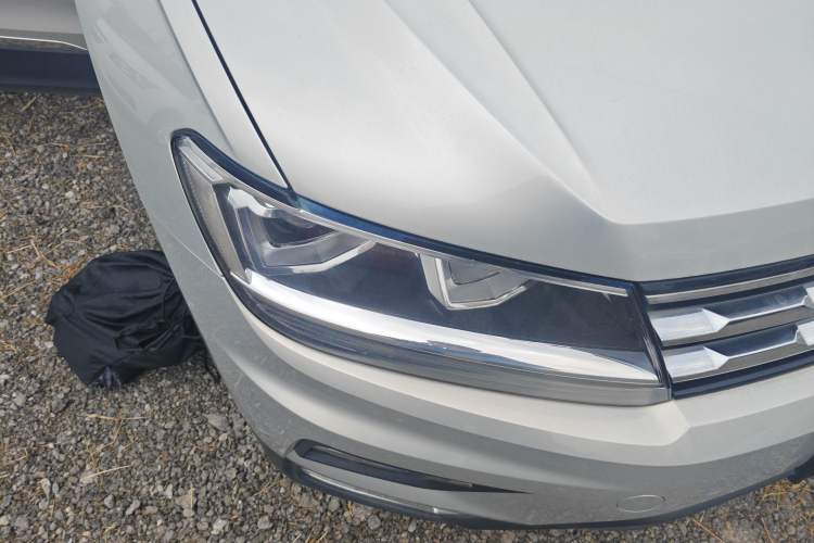 Used Volkswagen Tiguan L 2019 Updated Version 330TSI Automatic Two-Wheel Drive Panoramic Comfort Edition China VI Standard Right Front Headlight