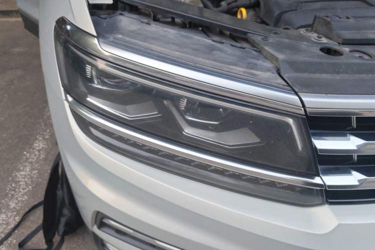 Used Volkswagen Tiguan L 2019 380TSI Automatic All-Wheel Drive Luxury Edition China VI Standard Right Front Headlight