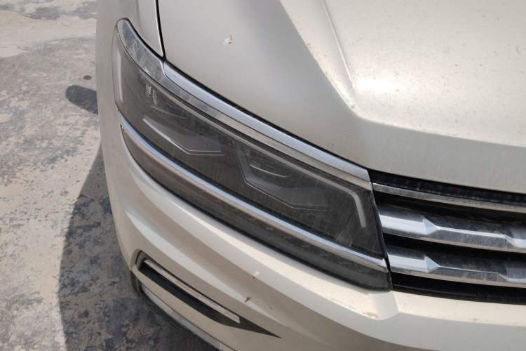 Used Volkswagen Tiguan L 2019 Revised Version 330TSI Automatic Two-Wheel Drive Panoramic Comfort Edition China V Standard Right Front Headlight