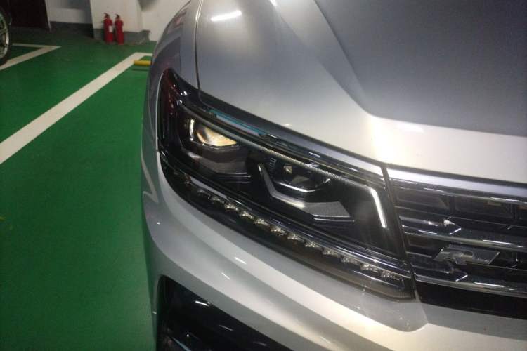 Used Volkswagen Tiguan L 2019 330TSI Automatic Two-Wheel Drive R-Line Flagship Edition China V Standard Right Front Headlight