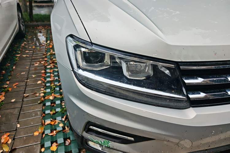 Used Volkswagen Tiguan L 2019 Revised 330TSI Automatic Two-Wheel Drive Smart & Luxury Edition China VI Standard Right Front Headlight