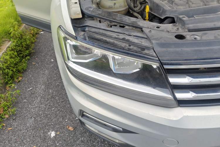 Used Volkswagen Tiguan L 2019 330TSI Automatic Two-Wheel Drive Panoramic Comfort Edition China VI Standard Right Front Headlight