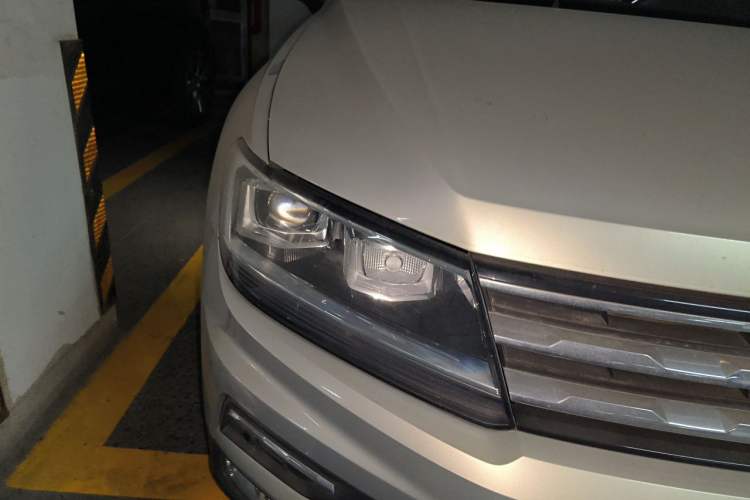 Used Volkswagen Tiguan L 2019 Revised Version 330TSI Automatic Two-Wheel Drive Intelligent Luxury Edition China V Standard Right Front Headlight