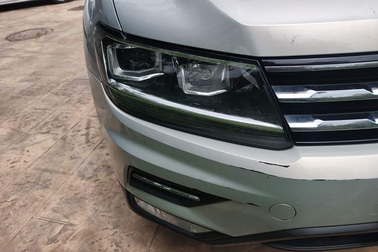 Used Volkswagen Tiguan L 2019 Updated Version 330TSI Automatic Two-Wheel Drive Panoramic Comfort Edition China VI Standard Right Front Headlight