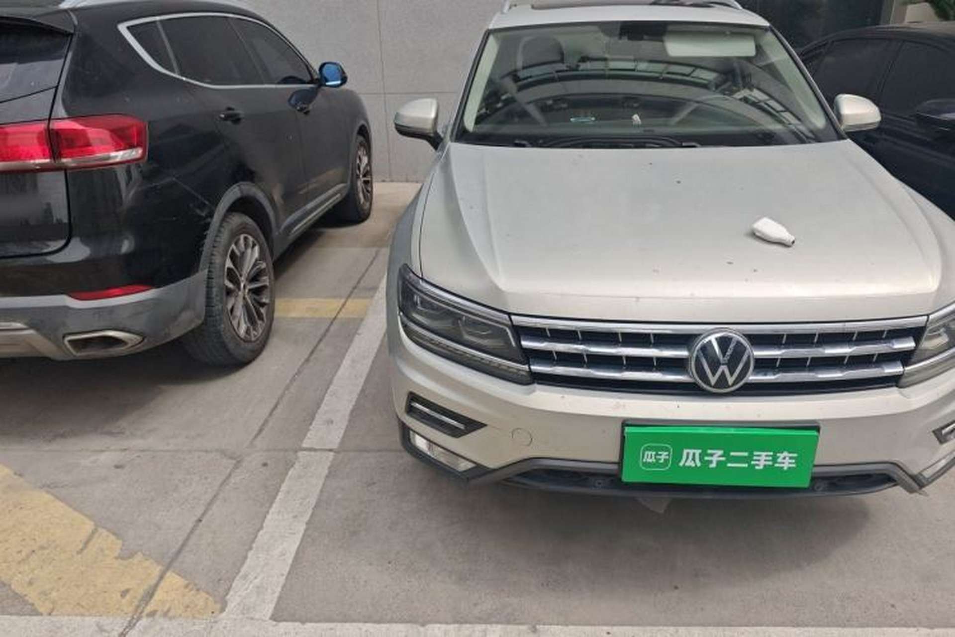 Used Volkswagen Tiguan L 2019 380TSI Automatic All-Wheel Drive Luxury Edition with 7 Seats China VI Standard Right Front Headlight