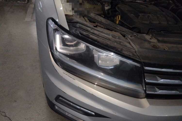 Used Volkswagen Tiguan L 2019 Updated Version 330TSI Automatic Two-Wheel Drive Panoramic Comfort Edition China VI Standard Right Front Headlight