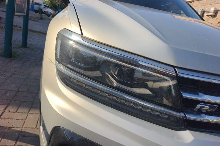 Used Volkswagen Tiguan L 2019 380TSI Automatic All-Wheel Drive R-Line Flagship 7-Seater China VI Standard Right Front Headlight