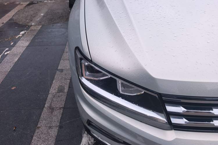 Used Volkswagen Tiguan L 2019 Updated Version 330TSI Automatic Two-Wheel Drive Panoramic Comfort Edition China VI Standard Right Front Headlight
