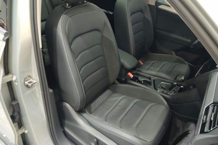 Used Volkswagen Tiguan L 2019 330TSI Automatic Two-Wheel Drive Panoramic Comfort Edition China VI Standard Right Front Seat