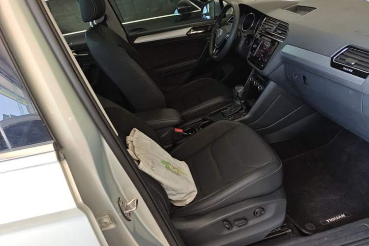Used Volkswagen Tiguan L 2019 330TSI Automatic Two-Wheel Drive Panoramic Comfort Edition China VI Standard Right Front Seat