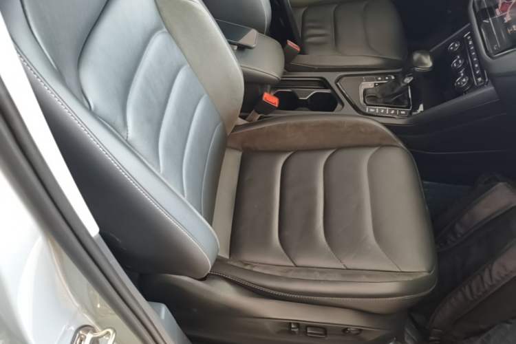 Used Volkswagen Tiguan L 2019 Revised 330TSI Automatic Two-Wheel Drive Smart & Luxury Edition China VI Standard Right Front Seat
