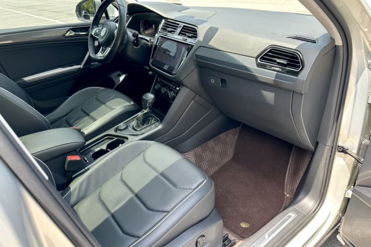 Used Volkswagen Tiguan L 2019 380TSI Automatic All-Wheel Drive R-Line Prestige Flagship Edition China V Standard Right Front Seat