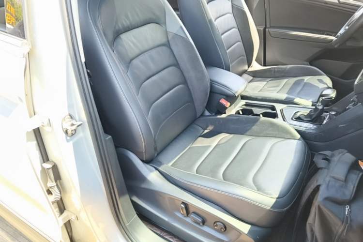 Used Volkswagen Tiguan L 2019 330TSI Automatic Two-Wheel Drive Panoramic Comfort Edition China V Standard Right Front Seat