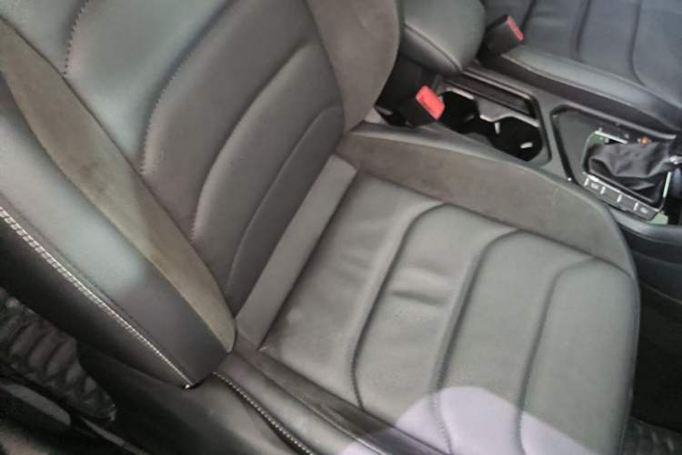 Used Volkswagen Tiguan L 2019 Updated Version 330TSI Automatic Two-Wheel Drive Panoramic Comfort Edition China VI Standard Right Front Seat