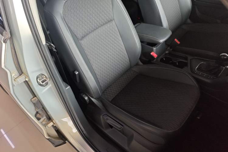 Used Volkswagen Tiguan L 2019 330TSI Automatic Two-Wheel Drive Luxury Edition China VI Standard Right Front Seat