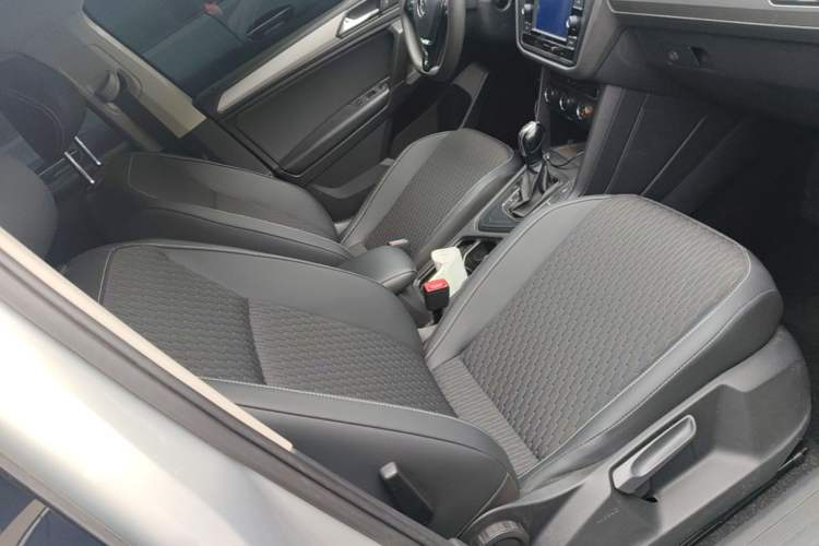 Used Volkswagen Tiguan L 2019 330TSI Automatic Two-Wheel Drive Luxury Edition China VI Standard Right Front Seat