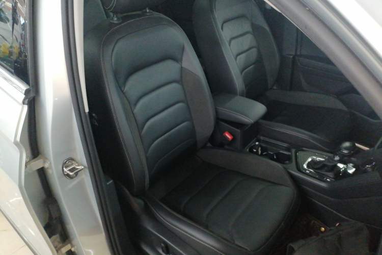 Used Volkswagen Tiguan L 2019 330TSI Automatic Two-Wheel Drive Panoramic Comfort Edition China V Standard Right Front Seat