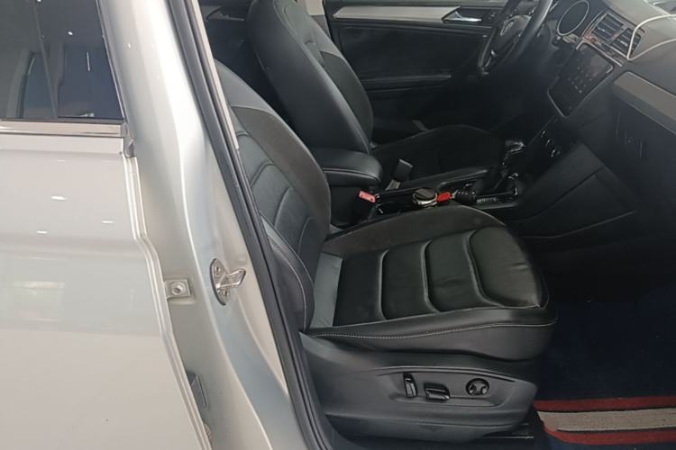 Used Volkswagen Tiguan L 2019 Updated Version 330TSI Automatic Two-Wheel Drive Panoramic Comfort Edition China VI Standard Right Front Seat