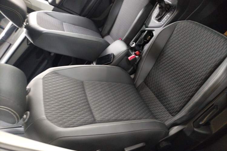 Used Volkswagen Tiguan L 2019 330TSI Automatic Two-Wheel Drive Luxury Edition China VI Standard Right Front Seat