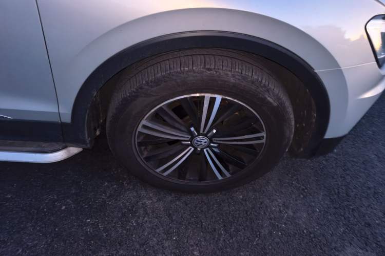 Used Volkswagen Tiguan L 2019 330TSI Automatic Two-Wheel Drive Panoramic Comfort Edition China VI Standard Right Front Wheel Hub