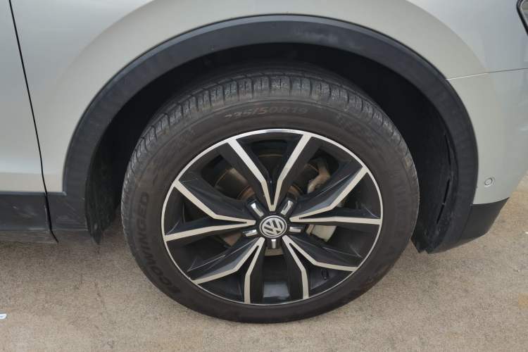Used Volkswagen Tiguan L 2019 330TSI Automatic Two-Wheel Drive Smart Luxury Version China VI Standard Right Front Wheel Hub