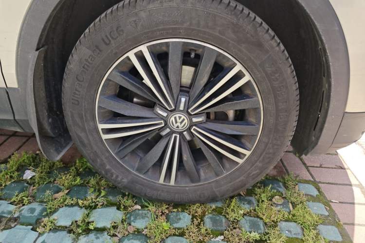 Used Volkswagen Tiguan L 2019 Revised Version 330TSI Automatic Two-Wheel Drive Panoramic Comfort Edition China V Standard Right Front Wheel Hub